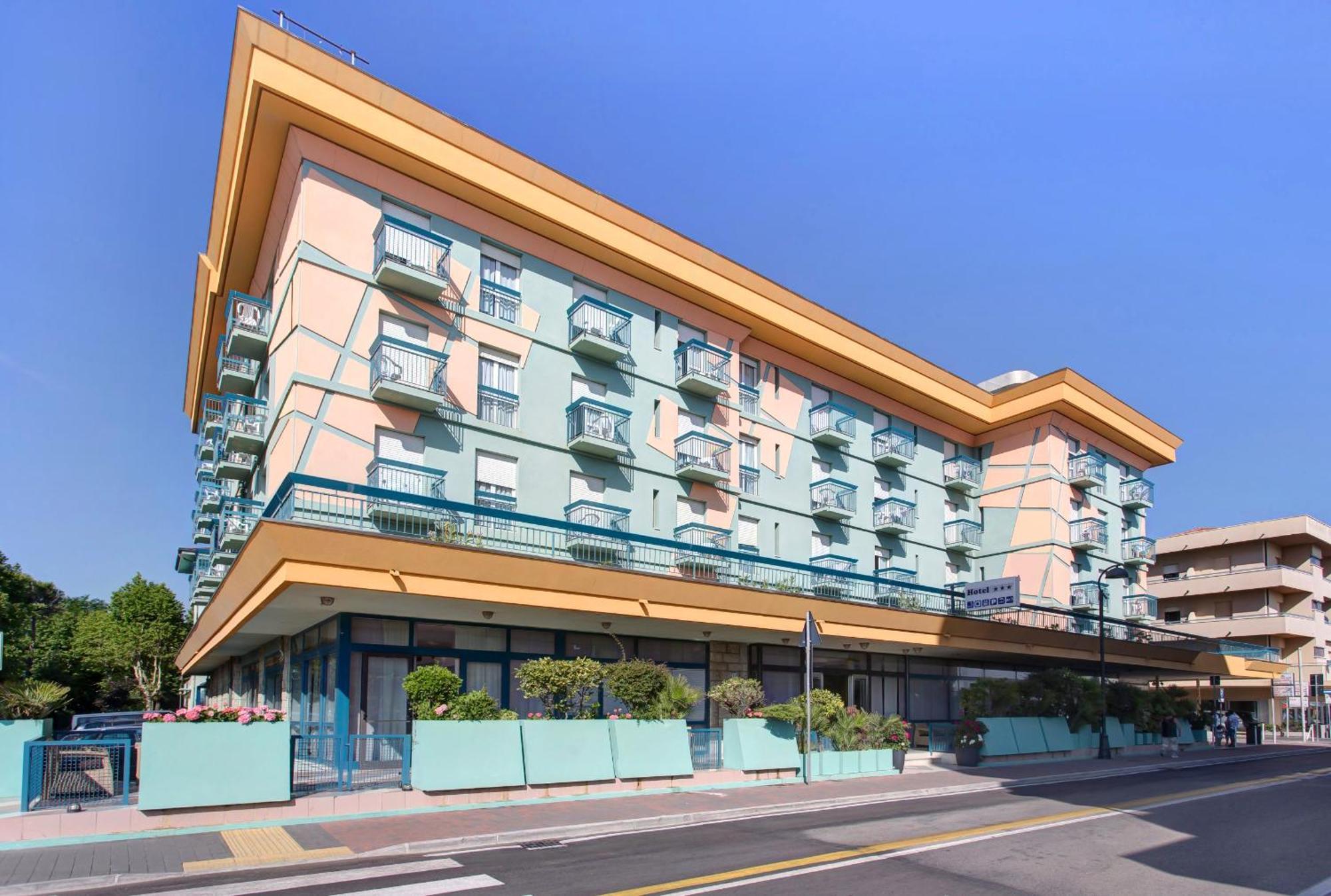 Big Family Hotel ベラーリア・イジェア・マリーナ エクステリア 写真